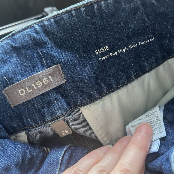 DL1961 26 Waist Susie High Rise Tapered Paperbag Jeans Raw Hem - Picture 7 of 10